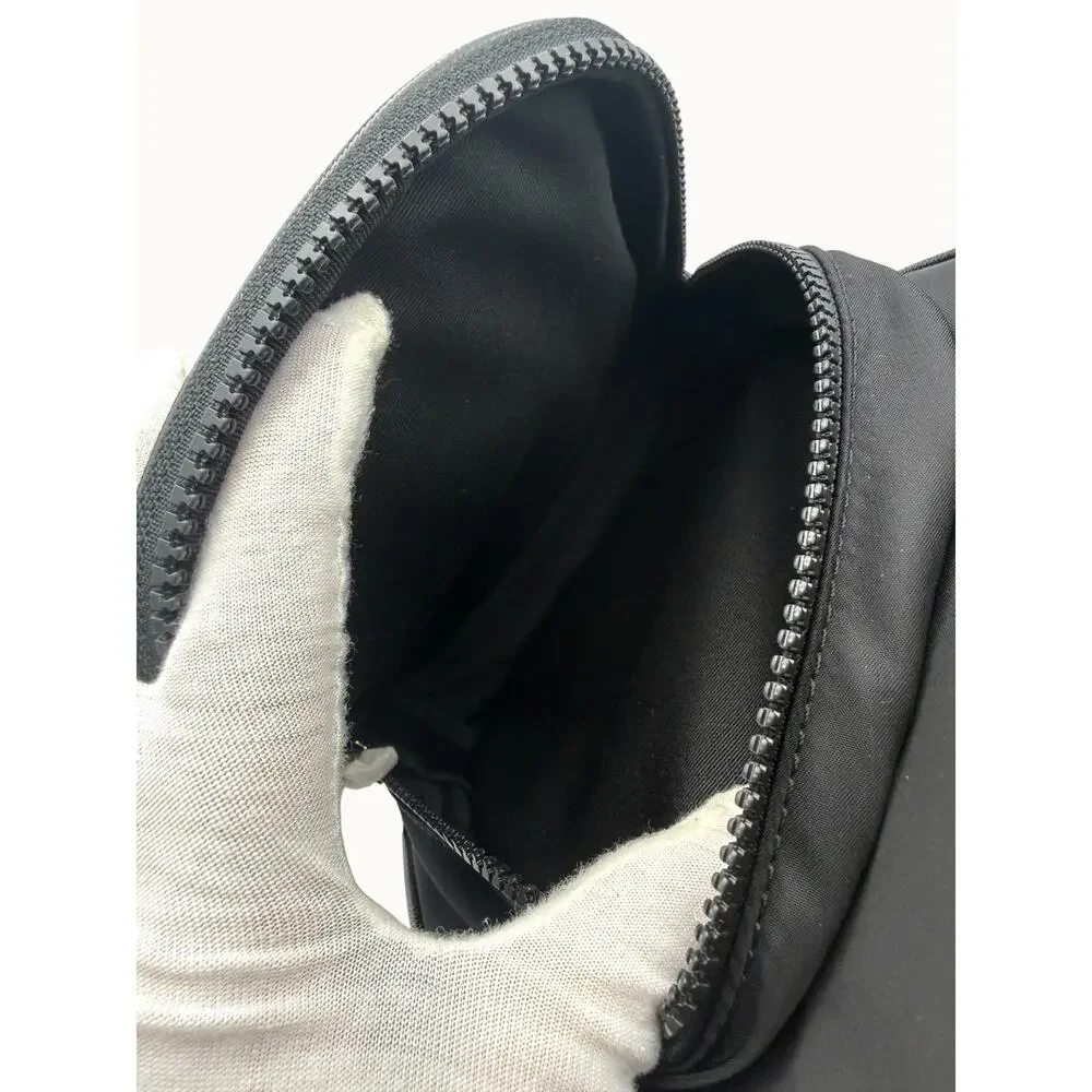 Marc Jacobs small sleek